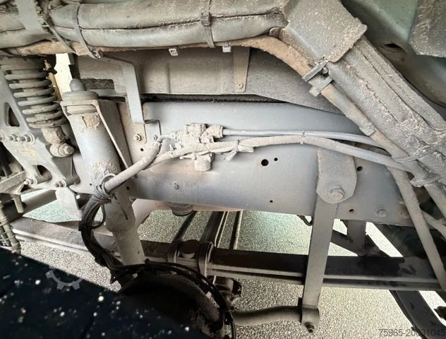 Camião de caixa fechada DAF CF 65.250 EURO 3 MANUAL GEARBOX LAMBOO ISOLATED