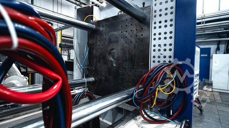 Máquina de moldagem por injecção BATTENFELD TM Xpress 350/2250