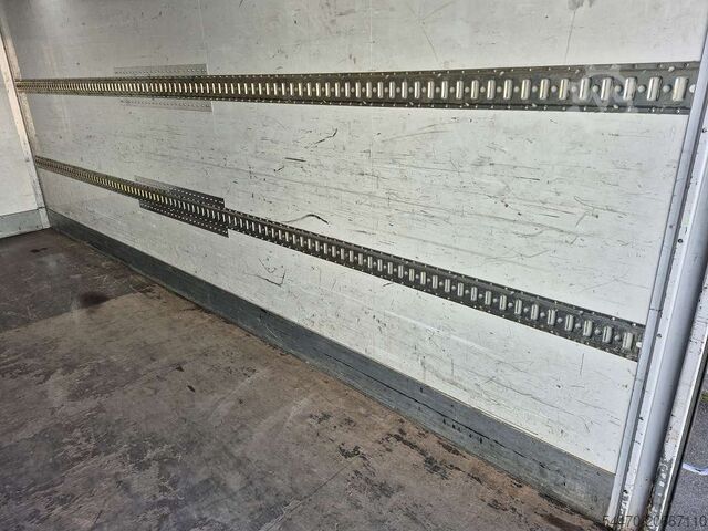 مركبة تجارية MERCEDES-BENZ ATEGO 818