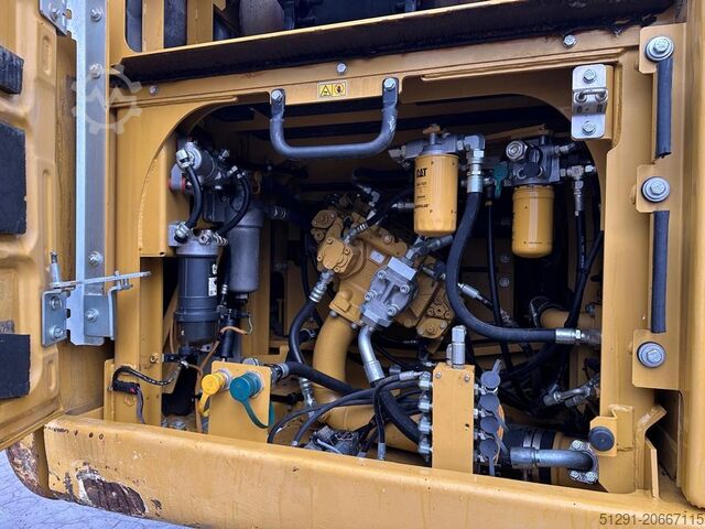 حفارة مجنزرة Caterpillar 324E LN