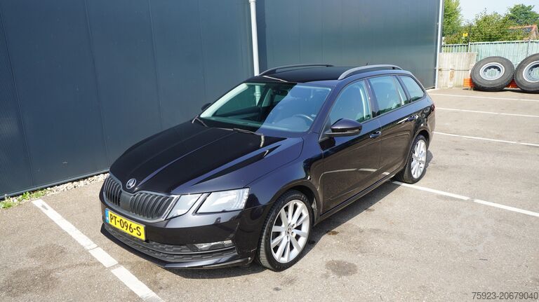 Пътнически транспорт Skoda OCTAVIA COMBI 1.6TDI DSG 85KW GREENTECH AMBITIO...