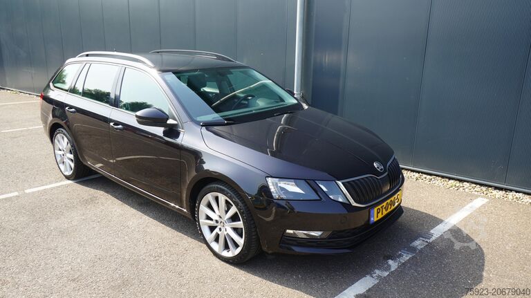 Пътнически транспорт Skoda OCTAVIA COMBI 1.6TDI DSG 85KW GREENTECH AMBITIO...