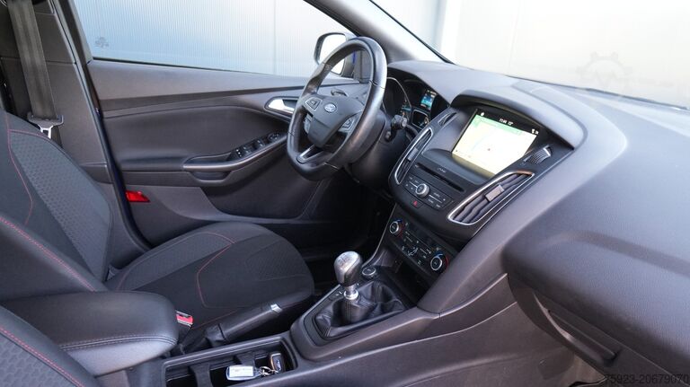 Пътнически транспорт Ford FOCUS WAGON 1.5TDCI ST-Line