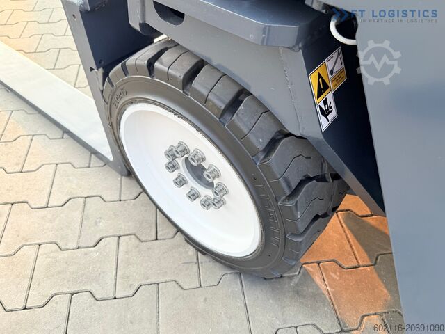 4 vega lyftari Combilift C4000CB TRIPLEX 5200MM FREE-LIFT TOP 1