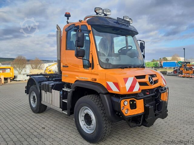 Drugi Mercedes-Benz Unimog U 430 mit Jotha Absetzer CombiCon 5018 U
