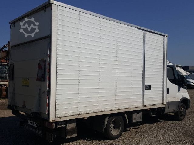 Dubă cu caroserie tip cutie IVECO 35C14