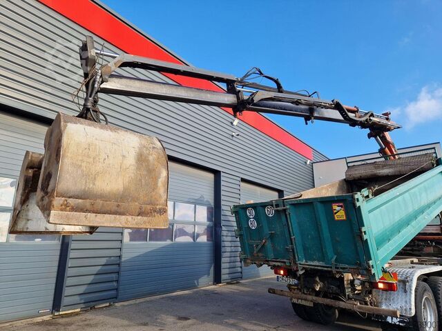 Tovornjak s samooskrbnim vozilom Volvo FMX