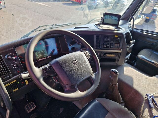 Tovornjak s samooskrbnim vozilom Volvo FMX