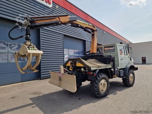 Flatbed truck Unimog 403A