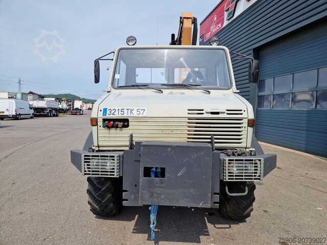 Flatbed truck Unimog 403A