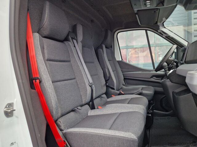 รถตู้ Renault Master