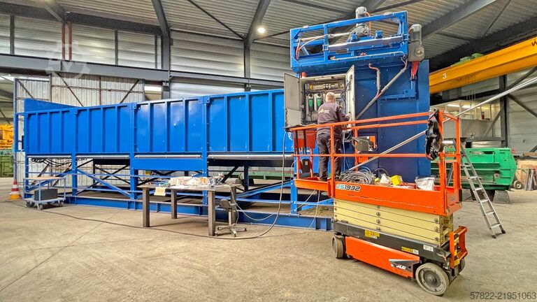 Feed hopper with hydraulic moving floor and bag opener for recyclables BRT Hartner GmbH HP5-3035