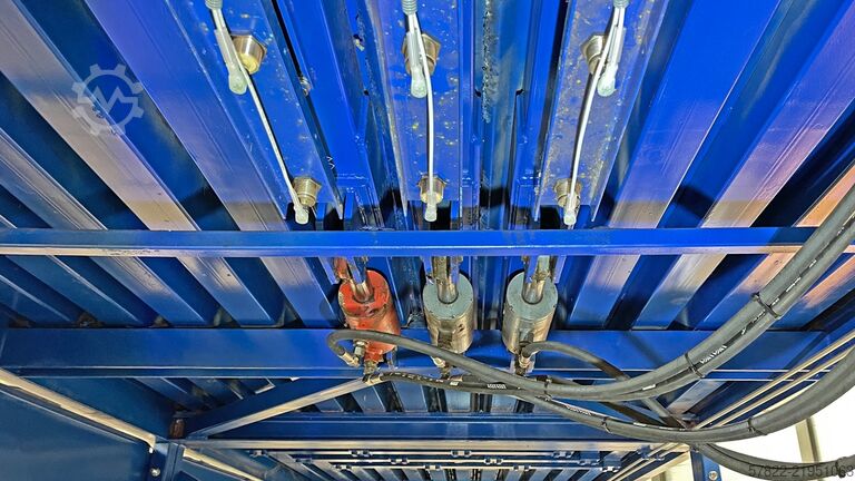Phễu nhiệm vụ với sàn đẩy thủy lực và thiết bị xé bao BRT Hartner GmbH HP5-3035