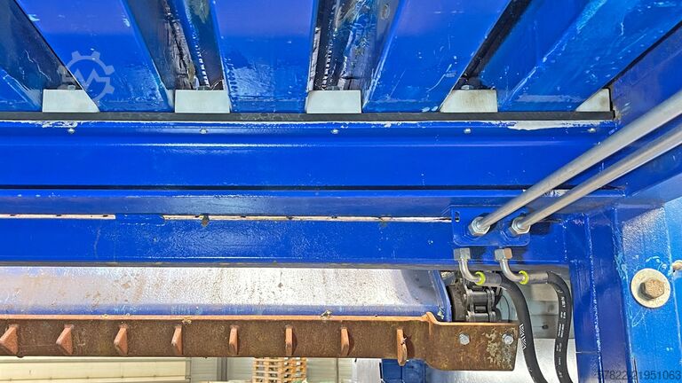 Phễu nhiệm vụ với sàn đẩy thủy lực và thiết bị xé bao BRT Hartner GmbH HP5-3035