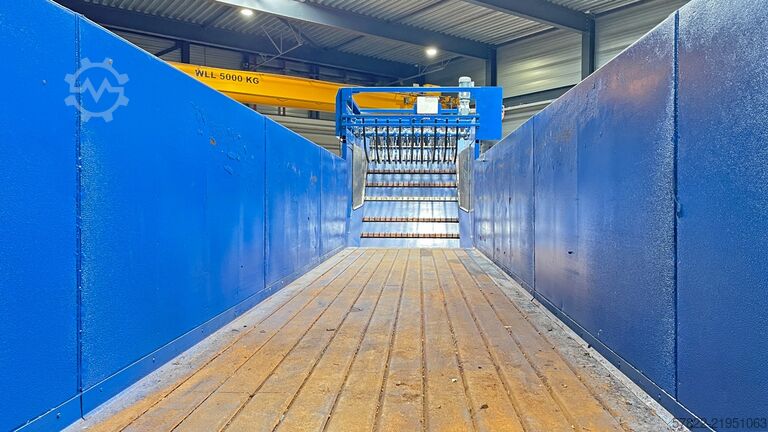 Phễu nhiệm vụ với sàn đẩy thủy lực và thiết bị xé bao BRT Hartner GmbH HP5-3035