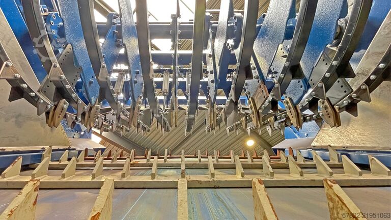Phễu nhiệm vụ với sàn đẩy thủy lực và thiết bị xé bao BRT Hartner GmbH HP5-3035