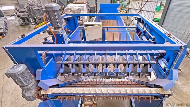 Phễu nhiệm vụ với sàn đẩy thủy lực và thiết bị xé bao BRT Hartner GmbH HP5-3035