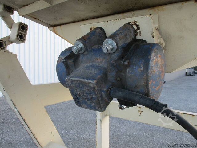 вибрационен транспортьор Vibrationsrinne Vibratory feeder (3379)