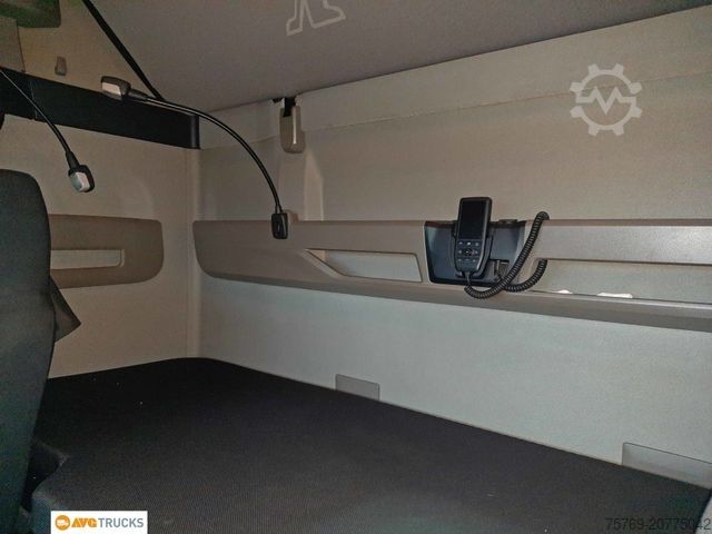 Standard tractor unit MAN 18.520 TGX GX Retarder Standklima 2xTank