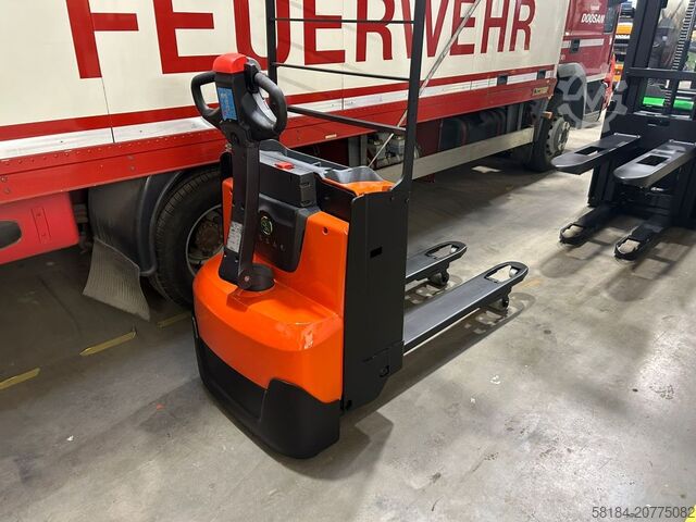 Niederhubwagen Cesab P216