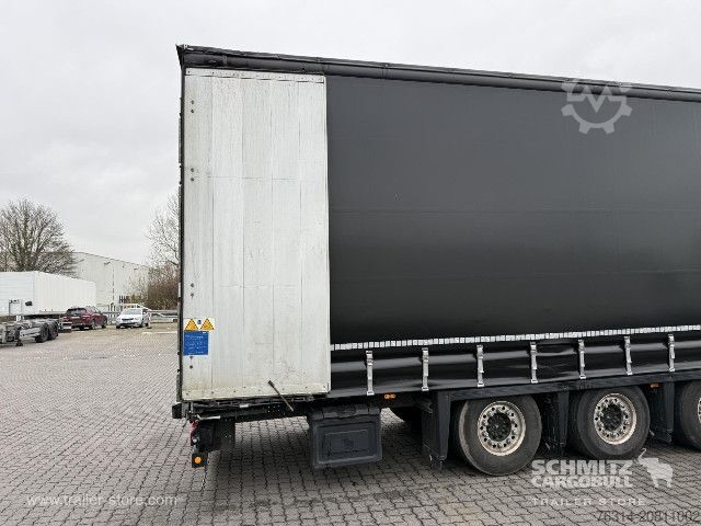 Otvorený náves s plachtou Schmitz Cargobull Curtainsider Mega Getränke