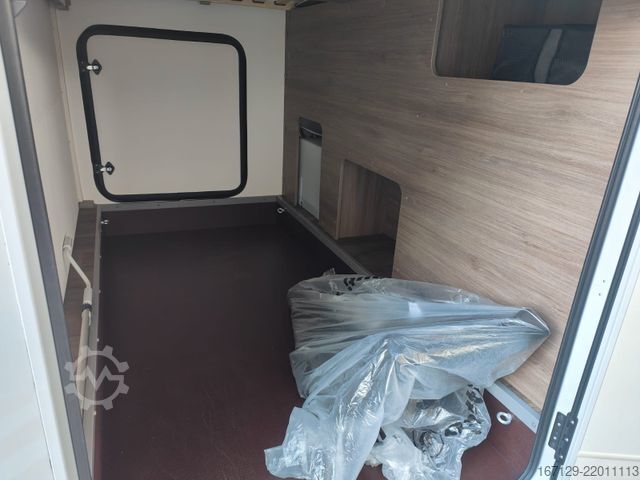Semi-integrated camper CARADO T338 S /MJ26 /Markise /Fahrradträger /5Personen