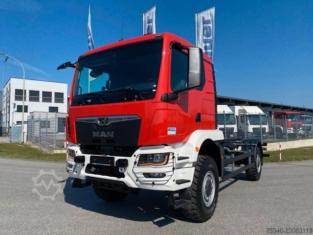 Sasi truk MAN TGM 18.250 4x4 BB/Fahrgestell/3-Sitze/Neu