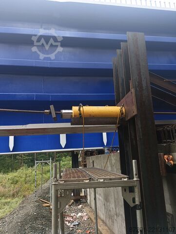 Peralatan hidrolik dengan batang baja Enerpac Complete bridge pushing equipment