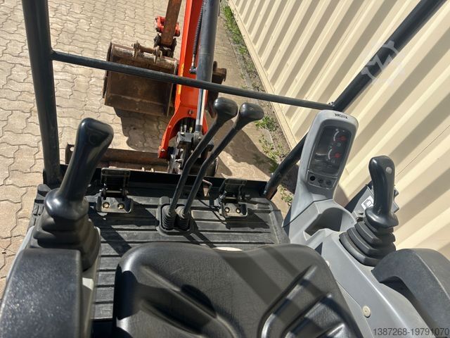 Minigrävare KUBOTA KX015-4 / 1.077 H / 4 x Löffel