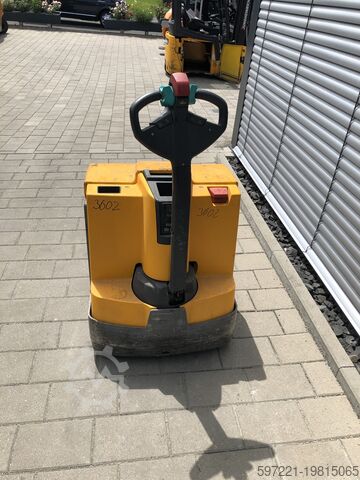 Transpalettes électriques Jungheinrich EJE R 220 R (Rampenfunktion)