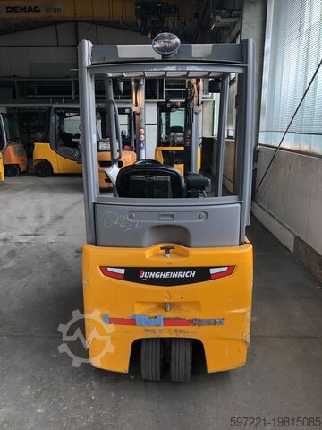 Eléctrico - 3 ruedas Jungheinrich EFG 215