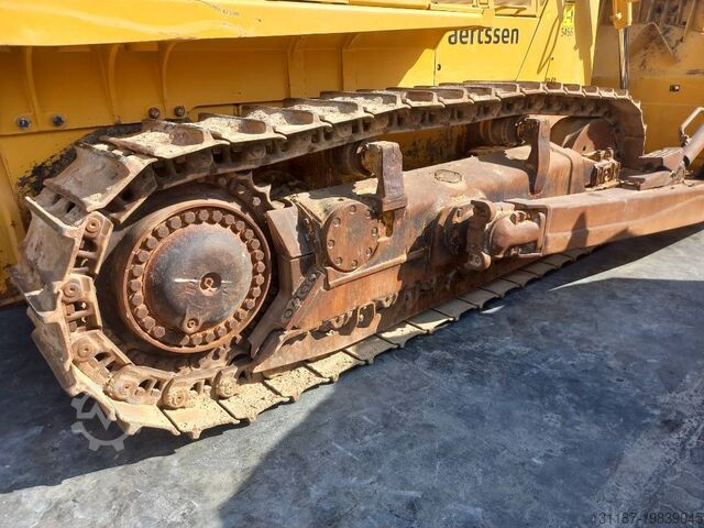 整平机 Komatsu D155-6R (4 pieces available in Abu Dhabi)