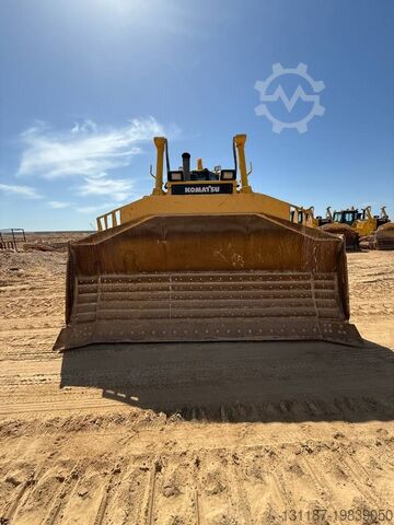 整平机 Komatsu D155A-6R (4 pieces available in Abu Dhabi)