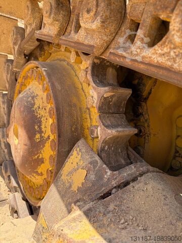 整平机 Komatsu D155A-6R (4 pieces available in Abu Dhabi)