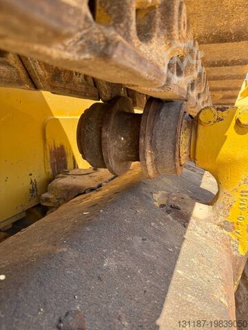 整平机 Komatsu D155A-6R (4 pieces available in Abu Dhabi)