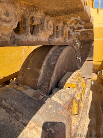 整平机 Komatsu D155A-6R (4 pieces available in Abu Dhabi)