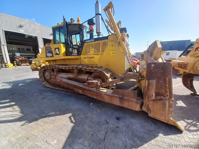 整平机 Komatsu D155A-6R (4 pieces available in Abu Dhabi)