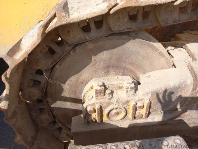 整平机 Komatsu D155A-6R (4 pieces available in Abu Dhabi)