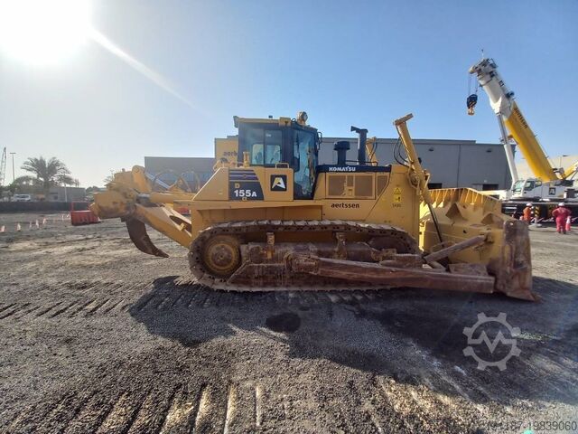 整平机 Komatsu D155A-6R (4pieces available in Abu Dhabi)