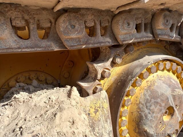 整平机 Komatsu D155A-6R (4pieces available in Abu Dhabi)