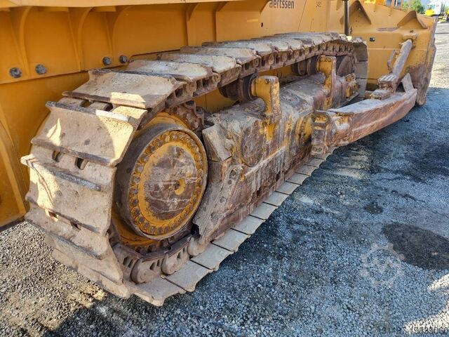 整平机 Komatsu D155A-6R (4pieces available in Abu Dhabi)
