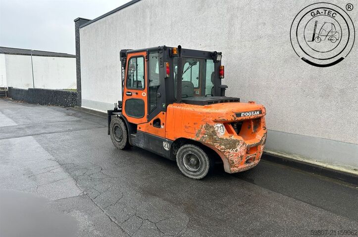 Empilhadeira diesel Doosan D50C-7