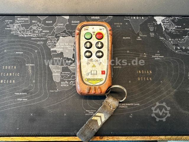 Polpriklopnik z nizko nakladalno ploščadjo BROSHUIS 2ABD-38A Tiefbett-Auflieger 2.Achser