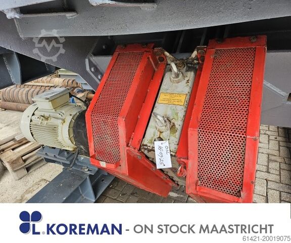 Kleemann hopper with vibrating chute  