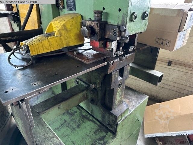 Mesin penebuk - hidraulik MUHR & BENDER KBLH 500