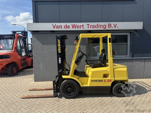 Hyster H2.50XM Tríplex 465 Elevación Libre / Desplazador Lateral, Isuzu Diésel HYSTER H2.50XM Triplo 465 Freelift / Sideshift Isuzu Diesel