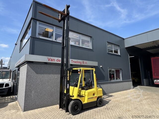 Hyster H2.50XM Tríplex 465 Elevación Libre / Desplazador Lateral, Isuzu Diésel HYSTER H2.50XM Triplo 465 Freelift / Sideshift Isuzu Diesel