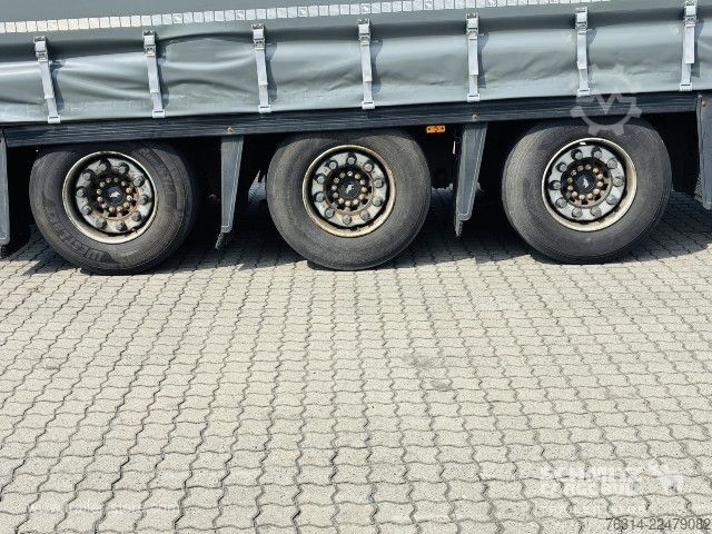 Ανοιχτό ημιρυμουλκούμενο με μουσαμά Schmitz Cargobull Curtainsider Mega Getränke