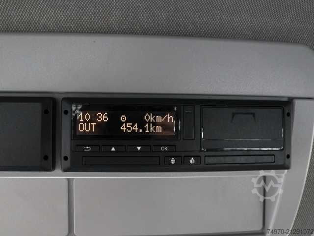 Van penunda Iveco EuroCargo ML80E22K Kipper