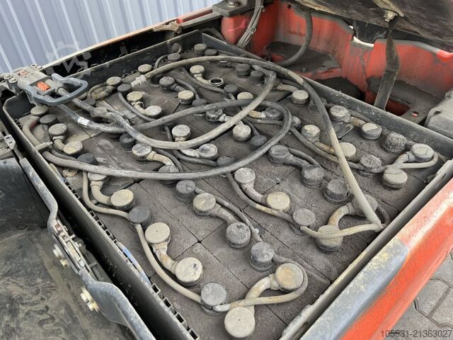 Elektryczny wózek widłowy 3 kołowy Linde E16-02